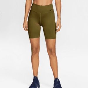 Nike One Shorts Size M